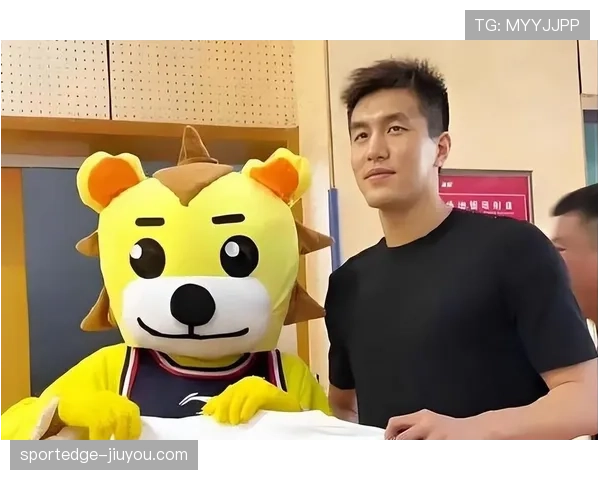 郭艾伦又在训练馆泡到凌晨?这人是真把篮球当命了 郭艾伦又在训练馆泡到凌晨?这人是真把篮球当命了
